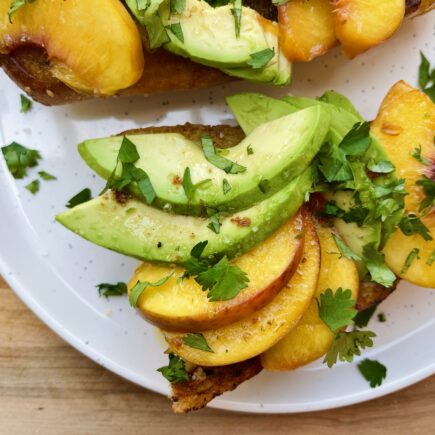 Sweet n’ Spicy Peach Avocado Bruschetta feat. Filippo Berio